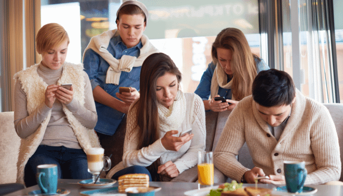 smartphone addiction and FOMO