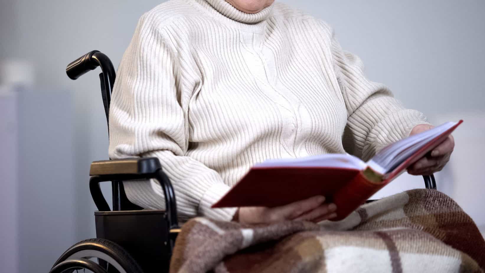 4 Criteria For Choosing The Best Memory Care Service 3 AdobeStock 269748703 scaled